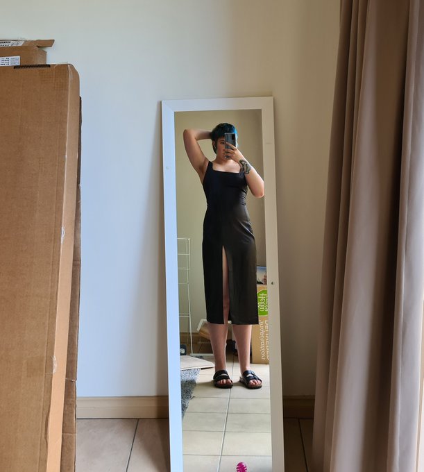 Damn kinda cute, would you take me on a date? https://t.co/CbSgGORKcJ
