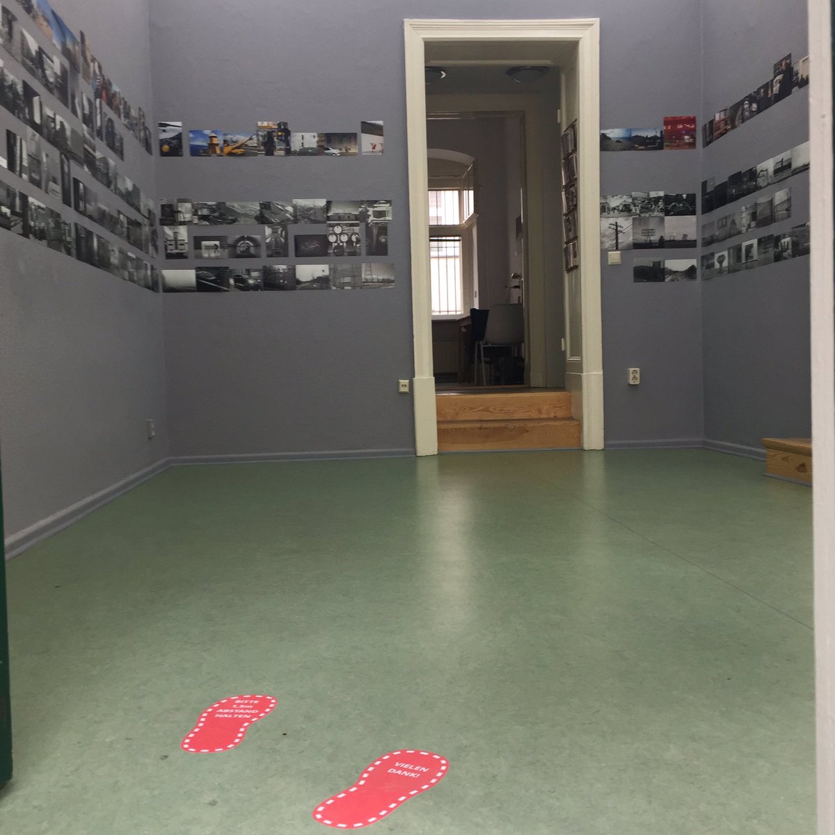 ThiloSeibt's tweet photo. The exhibition #directmessage is still open until 6pm today. Come by.
...
@FASB_Berlin
...
#photography #exhibition #Berlin #MdFoff #PhotographyIsArt #dialogue #photoinberlin #artinberlin #yorkstr #maskeauf #photodialogues #kultur #photo #October https://t.co/rXIwNAWK3u