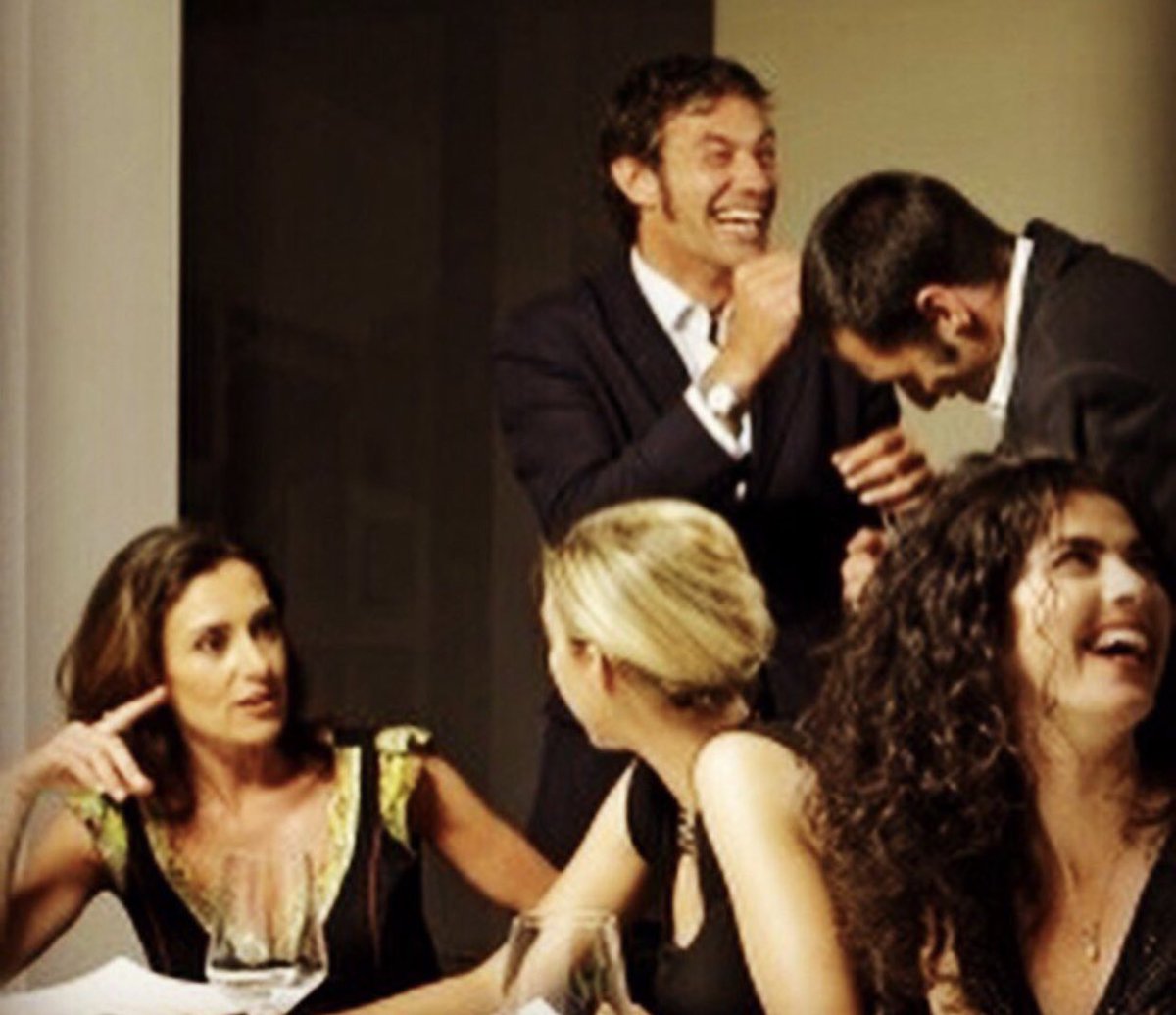 TheRoyalButler's tweet photo. Remember, Ladys don't rise when a stranger is introduced at a table but gentlemen do rise until the stranger leaves. https://t.co/nvqXAhB4f2
