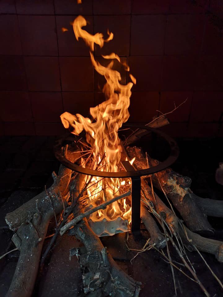juanviperezaras's tweet photo. El fuego ya en marcha para la #Masterclass en #Rioja1924 junto @QiqeDacosta @ArrosQD @richardluiggi #LondonConnection #BenisanóConnection @ArrozDOValencia @GuiaMichelin_ES #PaellaPuntoDeEncuentro #ValenciaEnamora #ProductosDeCercanía #CienciaDelArroz https://t.co/ti3OrA2HdE