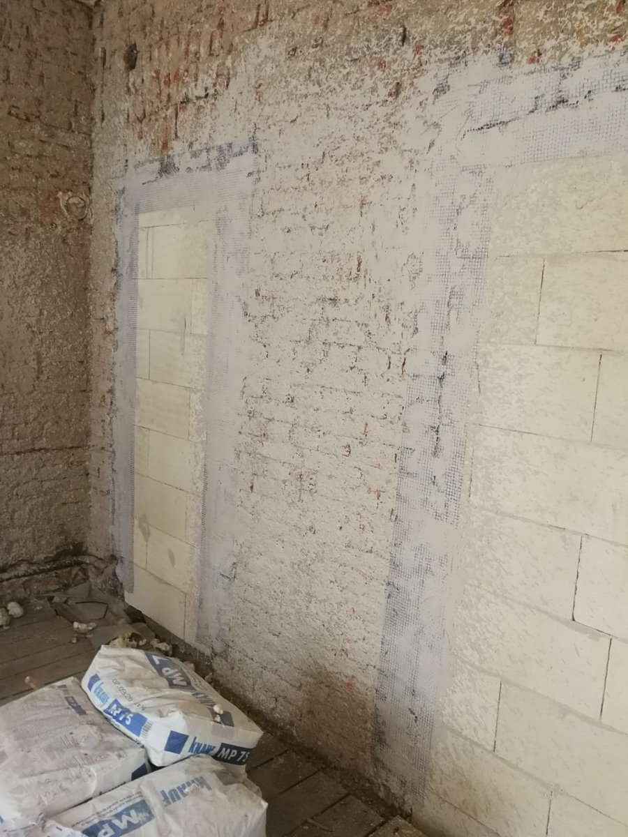 12/ Render work has started on the main walls.