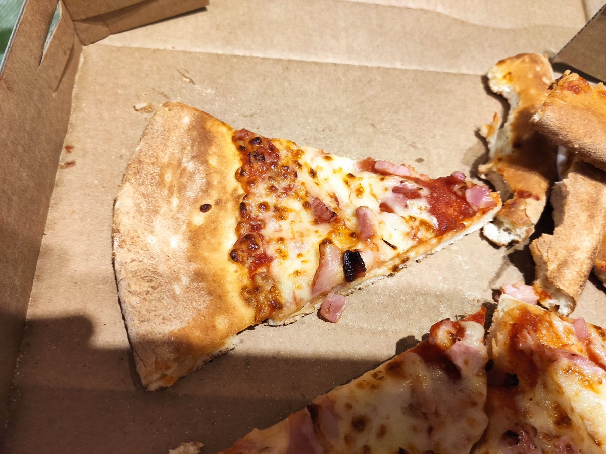 Felix_con_equis's tweet photo. #mejoresingredientes #mejorespizzas
Una vergüenza de pizzas, @PapaJohns_ES una de las pizzas sin ingredientes en mucha parte se la masa, la otra, 8 trocitos de carnes. 
Una vergüenza!! https://t.co/6KLOuaFuqp
