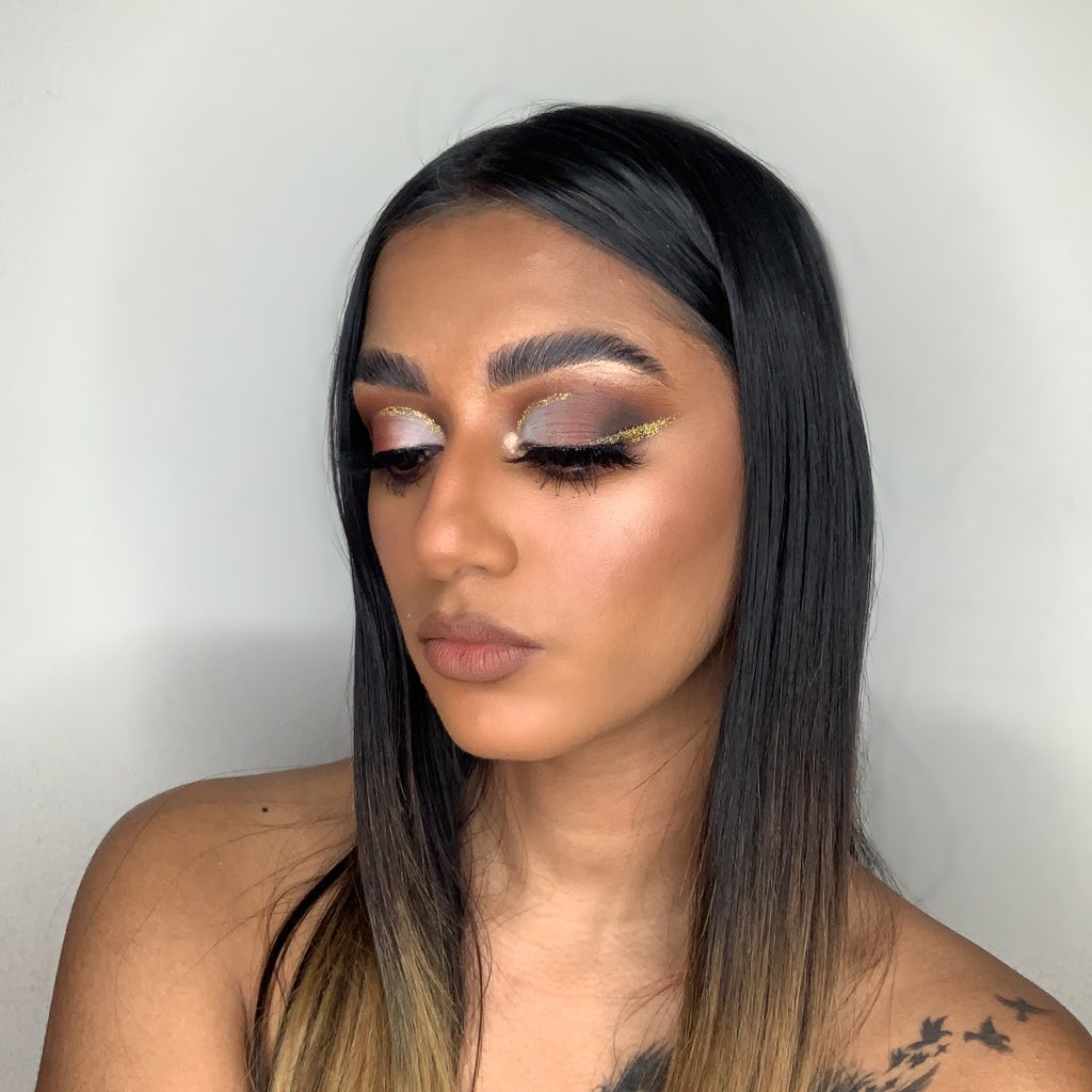 hausofkendy's tweet photo. @RevlonSA Full Cover Foundation is so powerful I don’t even colour correct or conceal my dark marks. It does all the work for me! It’s easy to blend, sweat proof and humidity proof so it’s perfect for summer!
#RevlonFullCover
#MoreToLove 
#FullyCovered 
#MoreMatteMoreCoverage https://t.co/Ixc2lRtZmd