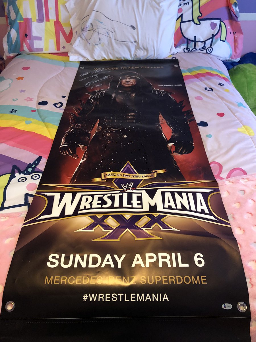 Front_Row_Mafia's tweet photo. @beckett_authent I’ve submitted 2 form requests and 8 emails to RE-validate this banner. You put a sticker on it, will you back it up? I shouldn’t have to reach out this many times. Please assist. https://t.co/2xTj7wF09Y