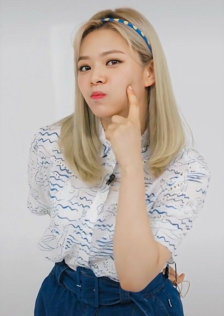 Era'da 8 kişi olacak yani dans ederken 8 kişi olacaklar jeongyeon'un rahatsızlığı var.... jyp kadar mal bir şirket görmedim. Ağlamak istiyorum
#GetWellSoonJeongyeon