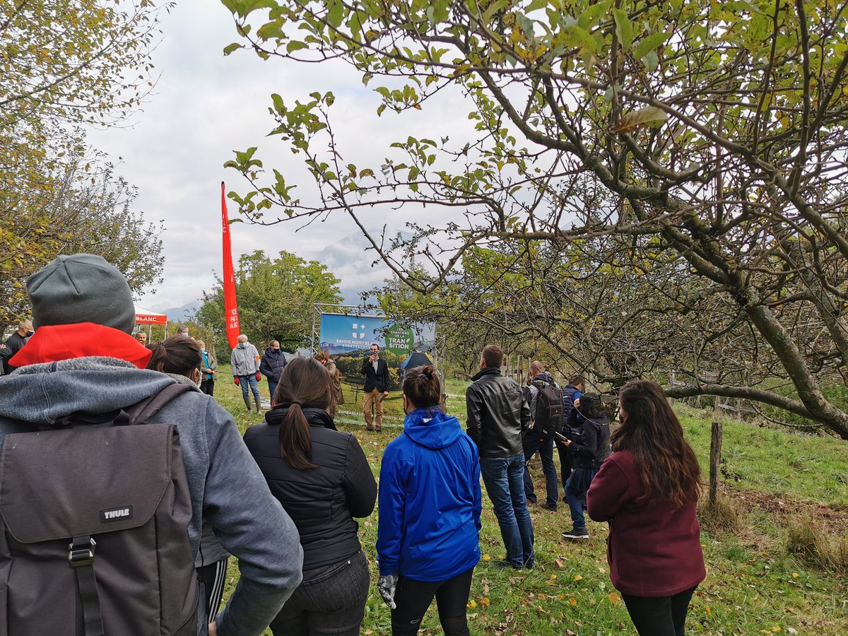 caciope's tweet photo. Discours de Jimmy Baabaa, en charge de la transition écologique sur le chantier de transition avec @SavoieMontBlanc
#charmettes #chambery #savoiemontblanc #vergerconservatoire #pommes #transition #chantierparticipatif #savoie @bleusavoie @ledauphine https://t.co/J20ZEPlRPA