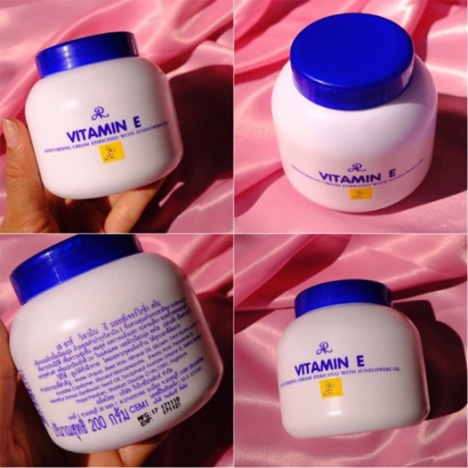 Oneder_Wow's tweet photo. 💙เออาร์ครีมวิตามินอี (Cream Vitamin E AR)💙
✅✅ราคากระปุกละ 45 บาท✅✅
เออาร์ วิตามินอี มอยเจอร์ไรซิ่ง ครีม อารอน กระปุก 200 กรัม
- มอยส์เจอร์ไรซิ่งครีม วิตามินอี ช่ว่ยให้ผิวนุ่มชุ่มชื่น ไม่แห้งกร้าน
- อุดมด้วยคุณค่าจากวิตามิน อี จะช่วยฟื้นบำรุงผิวเสีย หมองคล้ำให้กลับมามีสุขภาพ https://t.co/NuZpZYpIZQ