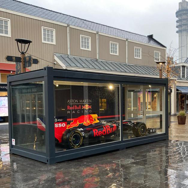 VerstappenCOM's tweet image. De @Max33Verstappen @redbullracing @F1 auto is vanaf nu te bewonderen in @BataviaStad! 🏎️🤩 Adres &amp;amp; openingstijden van de Max Verstappen pop-up store in Batavia Stad Fashion Outlet: verstappen.com/nl/article/118… #VerstappenShop #KeepPushing