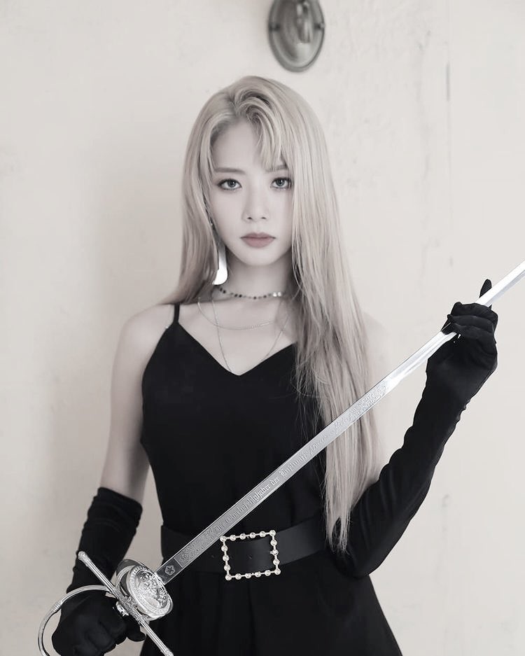 kim minji— class: warrior— specialization: championchampions are defenders and protectors. they use their armor, weapon and awareness to shrug off incoming attacks while holding critical positions on the battlefield and protecting allies in the process