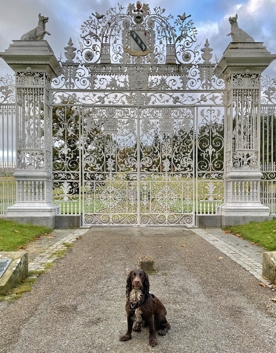 AitchEllePea's tweet photo. On guard! @YGCymru @NTWales @ChirkCastleNT #ChirkCadtle #PrettyGates #BloodyHand https://t.co/Fn9IhzaoB1
