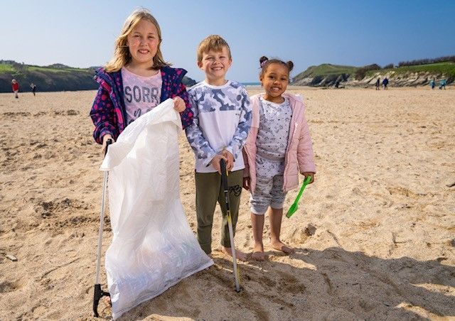 sascampaigns's tweet photo. This Is A #PlasticProtest!

Calling teachers, parents and those with a connection to schools. Help us turn the tide on pointless plastic and create ocean ambassadors for the future by joining #PlasticFreeSchools today!

https://t.co/N4RtFuEbCE

#GenerationSea https://t.co/qPJV59SxKz