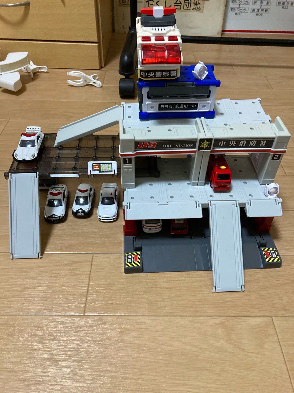 トミカ　まとめ売り　消防署　警察署 トミカ 警察署&消防署&ミニカーセット - メルカリ
