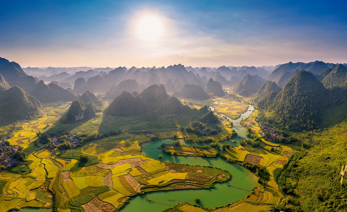 ExploreHanoi's tweet photo. Cao Bằng - a remote area of Northern Vietnam.
Photo by: Le Minh Phat.
....
#CaoBang #Vietnam #Hanoi #Explore #exploremore #ExploreHanoi #travellocal #traveldestinations #Travel #Photos #photograghy #BeautifulWonders #beautifulworld #beautifuldestinations #SoutheastAsia https://t.co/4aAlglaH1L