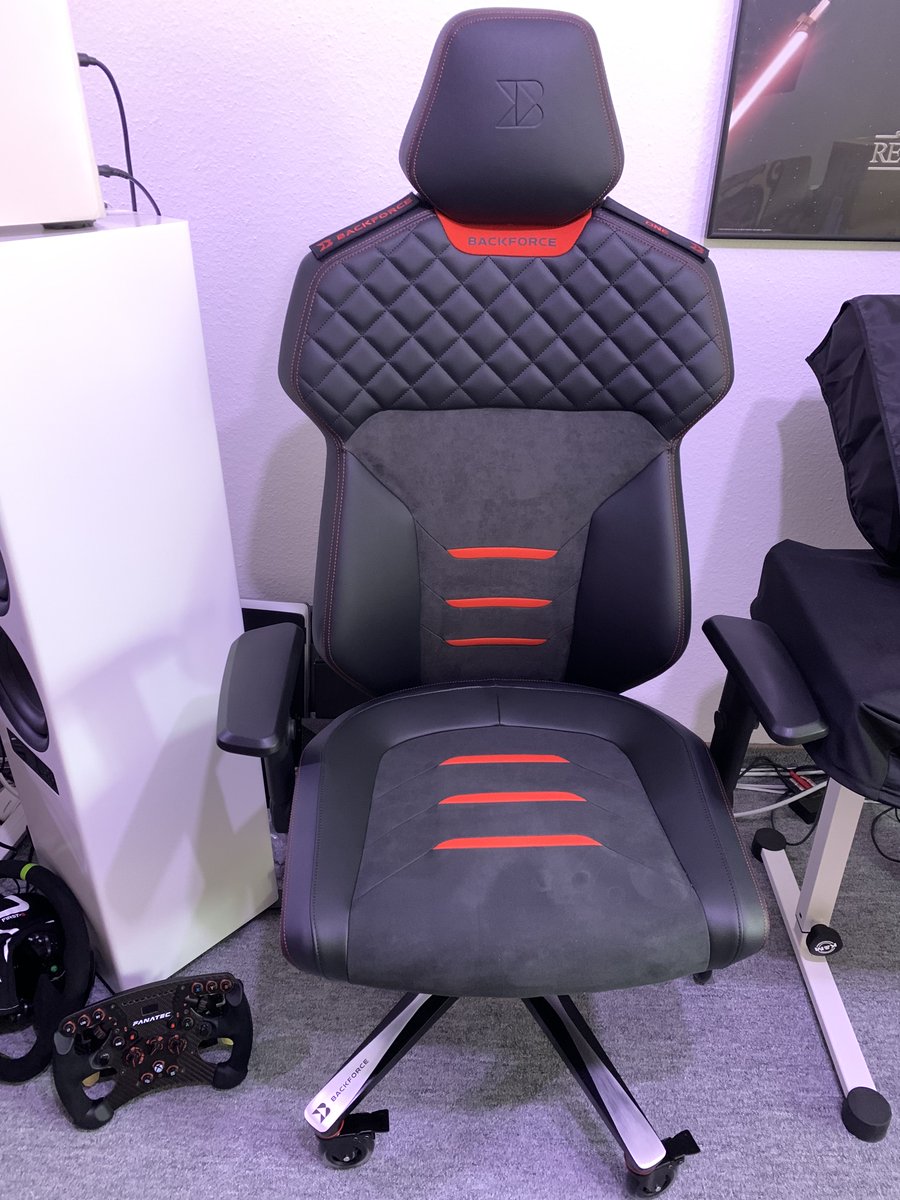 FrostBurn10's tweet image. Just finished the assembly of my new #BackforceOne with some better rollers with brakes.
Taking the parts out of the box almost took longer than the assembly itself.
It is really comfy
@Backforce_gg