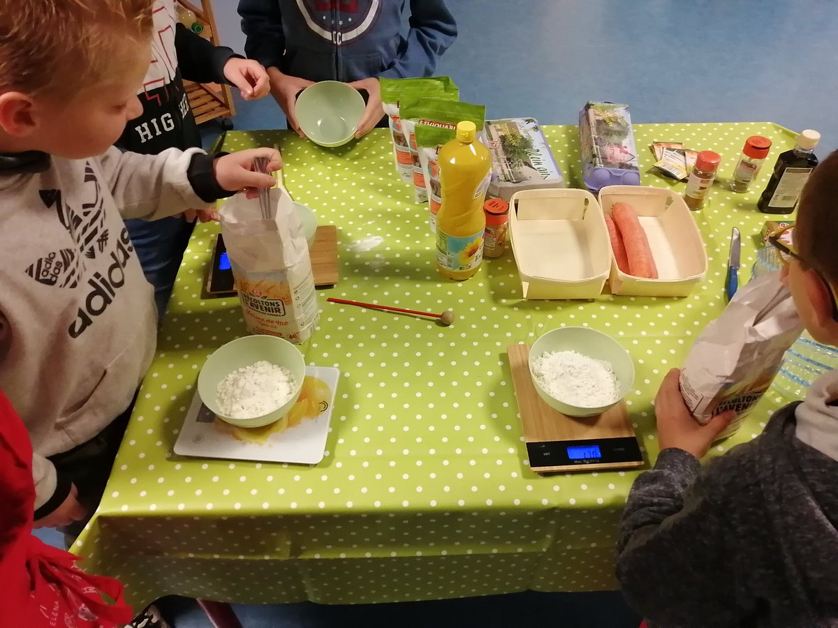 EPAndaine's tweet photo. Travailler l'anglais autour de la cuisine. Les élèves ont travaillé l'anglais en cuisinant un carrots cake. Séance de cuisine et dégustation tout en anglais. En plus découverte de la culture culinaire d'un autre pays. https://t.co/pQINYmVQir