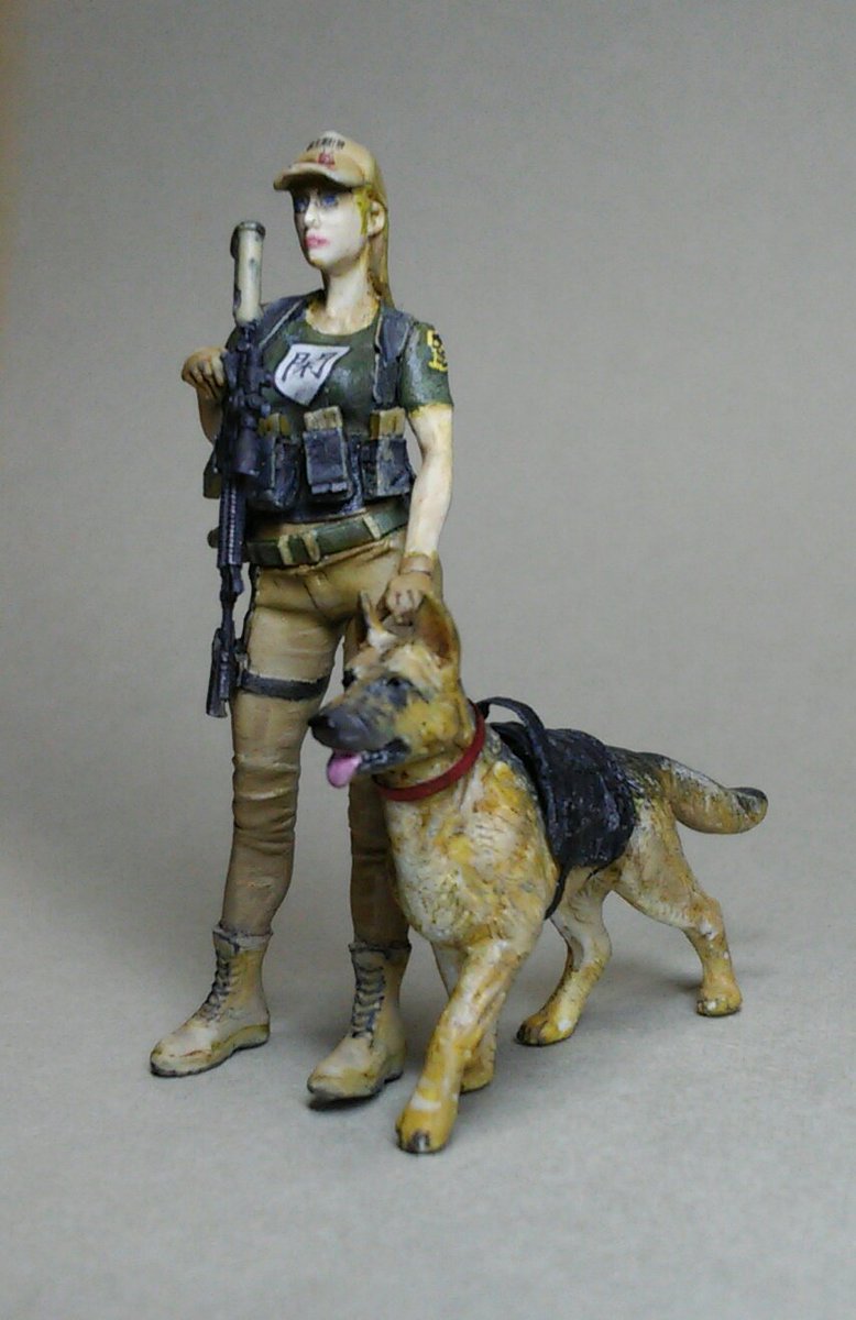 nukodooru's tweet photo. ジルプラのお姉さんと
タミヤの1/35動物セットの犬、ラバ、ガチョウ
お姉さんの顔が可愛く塗れない。。
拡大メガネを2つ重ねて作業すると目が痛い
#zlpla https://t.co/XtkgP6R6FM