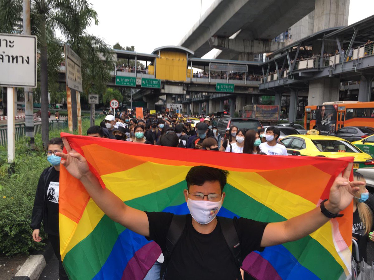 ThaiEnquirer's tweet photo. Ladprao looks to be the main protest site. They’re still coming in. 

Bunch of secondary sites around the city in case on falls. 

#ม็อบ17ตุลา #ม็อบ16ตุลา #whatishappeninginthailand
#17ตุลาไปราชประสงค์ https://t.co/aqoDscHVFR