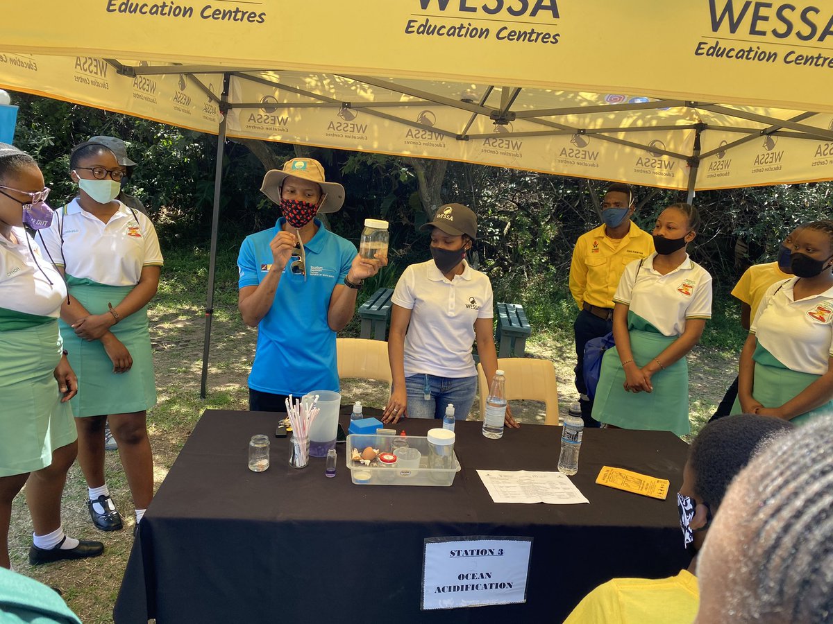 environmentza's tweet photo. @WESSA_za officials explaining ocean acidification and the effects of carbon dioxide and greenhouse gases in the ocean, and how to minimize these effects. #NMW2020 https://t.co/c23QP99Ups
