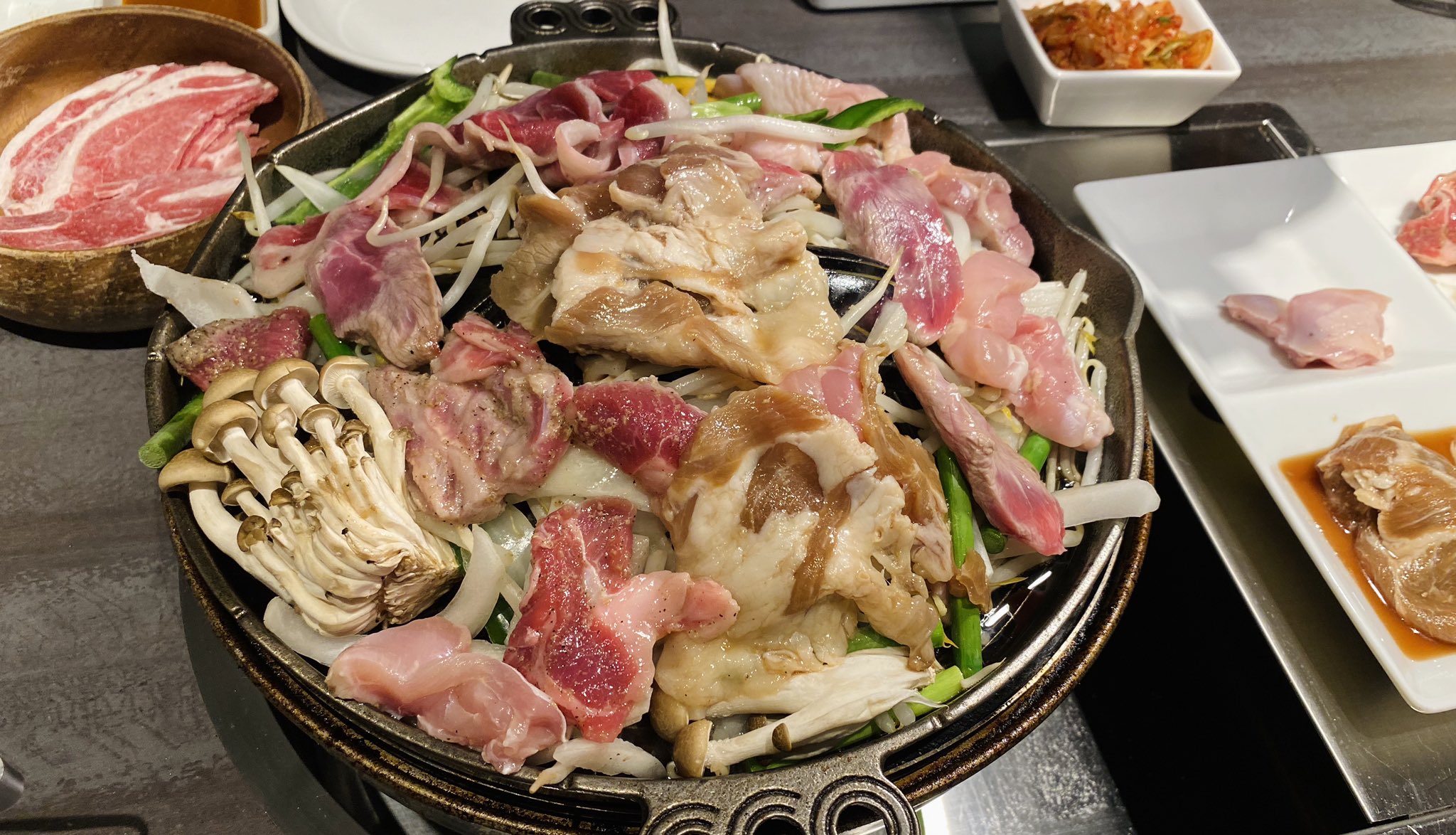 Tmin Twitter Da よみぃさんの札幌コンサート スペシャルでした ネタバレできない Ww動画をお楽しみに 気合入ってた 楽しそうだった 涙 セトリ最高でした プチよみぃ活 雪まつりの後のよみぃさんごっこ ジンギスカン食べてますw T Co B9nhnbspdw