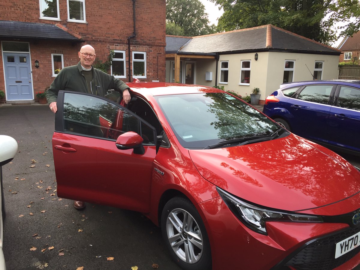 VantageMotorGrp's tweet photo. Steve & Terry from the Toyota York Business Centre team we're delighted to deliver to The Bishop of Selby, Rev John Thomson, his brand new #70REG Toyota. Having previously driven the Prius, he has returned to the Hybrid family with a Toyota Corolla. https://t.co/Viuz3X9HMw
