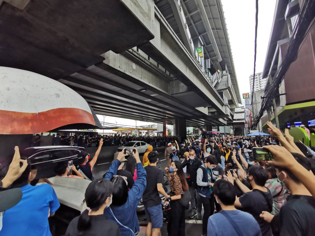 CBA201911's tweet photo. at Udomsuk Station
#ม็อบ17ตุลา #whatishappeninginthailand https://t.co/IG7L6hf048