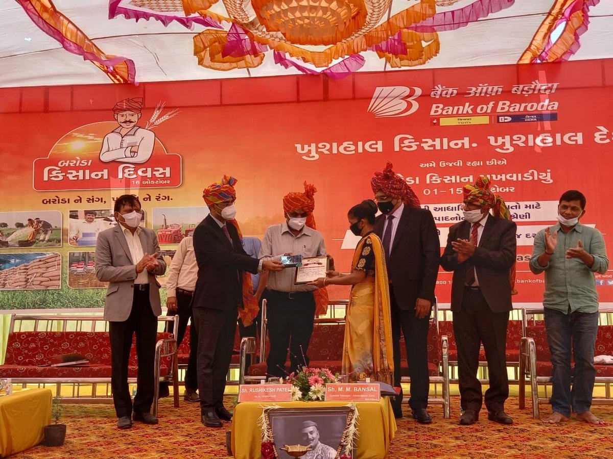 #BankofBaroda Mehsana Region celebrated Baroda Kisan Pakhwada from 1st-15th Oct, with exciting night chaupals, financial literacy camps, and many more activities. The Bank also felicitated the farmers who have excelled in agriculture &amp; allied techniques.