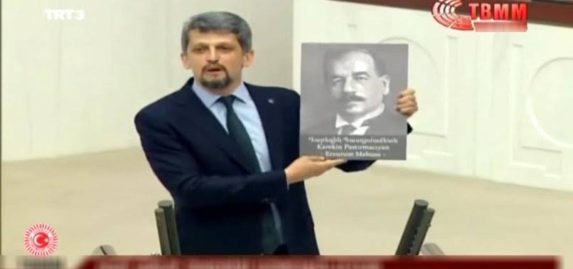 1) HDP'nin Ermeni milletvekili Garo Paylan 2016'da meclis konuşmasında Osmanlı'da Abdülhamit'i indirenlerden Ermeni örgüt lideri ve İttihatçıların vekili olan Karekin Pastırmacıyan'ın resmini gösterip övmüştü. Osmanlı'nın ona ne kada zulüm ettiğini anlatmıştı. Pastırmacıyan kim?