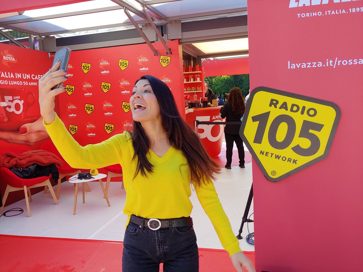 Radio105's tweet photo. Tra poco a #105weekend @YleniaIloveyou in collegamento da #Bologna #GiardiniMargherita per una nuova tappa di #LItaliaInUnCaffè #NuoveStrade #QualitàRossa50. Vi aspettiamo per prendere un #caffè con Madame alle 15.30! @lavazzagroup #17ottobre https://t.co/eXhwdvwJEu