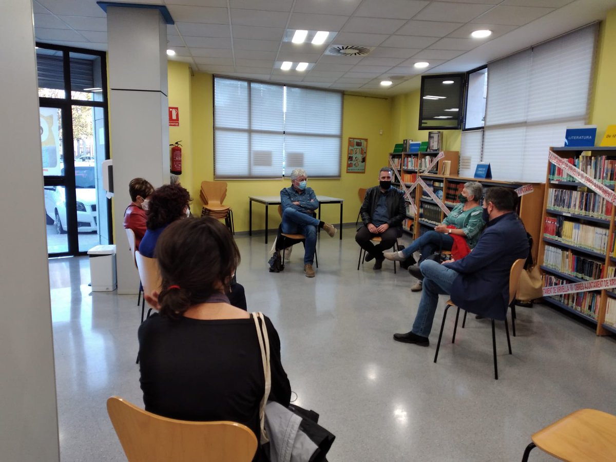 “AULA DE LA PARAULA” 
El taller de poesia torna a reprendre les reunions. Enguany està a càrrec de David Vid. Poemes de Carmelina Sánchez Cutillas, Marc Granell i Begoña Abad seran els protagonistes d’aquestes sessions poètiques. 
#bibliotecadexirivella #auladelaparaula