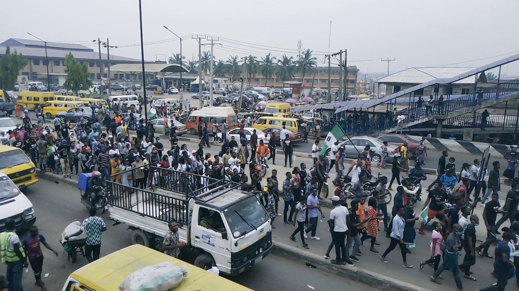 Pick5ive's tweet image. Christians keep praying
Muslims keep praying
Traditionalists talk to your gods
All will be well with Nigeria RETWEET AGGRESSIVELY IF YOU BELIEVE
AbuleEgba - Oshodi walk
#AbuleEgbaPrays
#ArrestKillerOfficers
#OtedolaBridge #EndSARS #EndPoliceBrutality