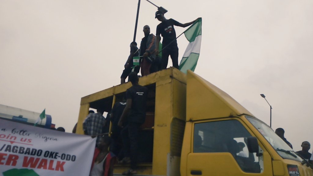 Pick5ive's tweet image. Christians keep praying
Muslims keep praying
Traditionalists talk to your gods
All will be well with Nigeria RETWEET AGGRESSIVELY IF YOU BELIEVE
AbuleEgba - Oshodi walk
#AbuleEgbaPrays
#ArrestKillerOfficers
#OtedolaBridge #EndSARS #EndPoliceBrutality