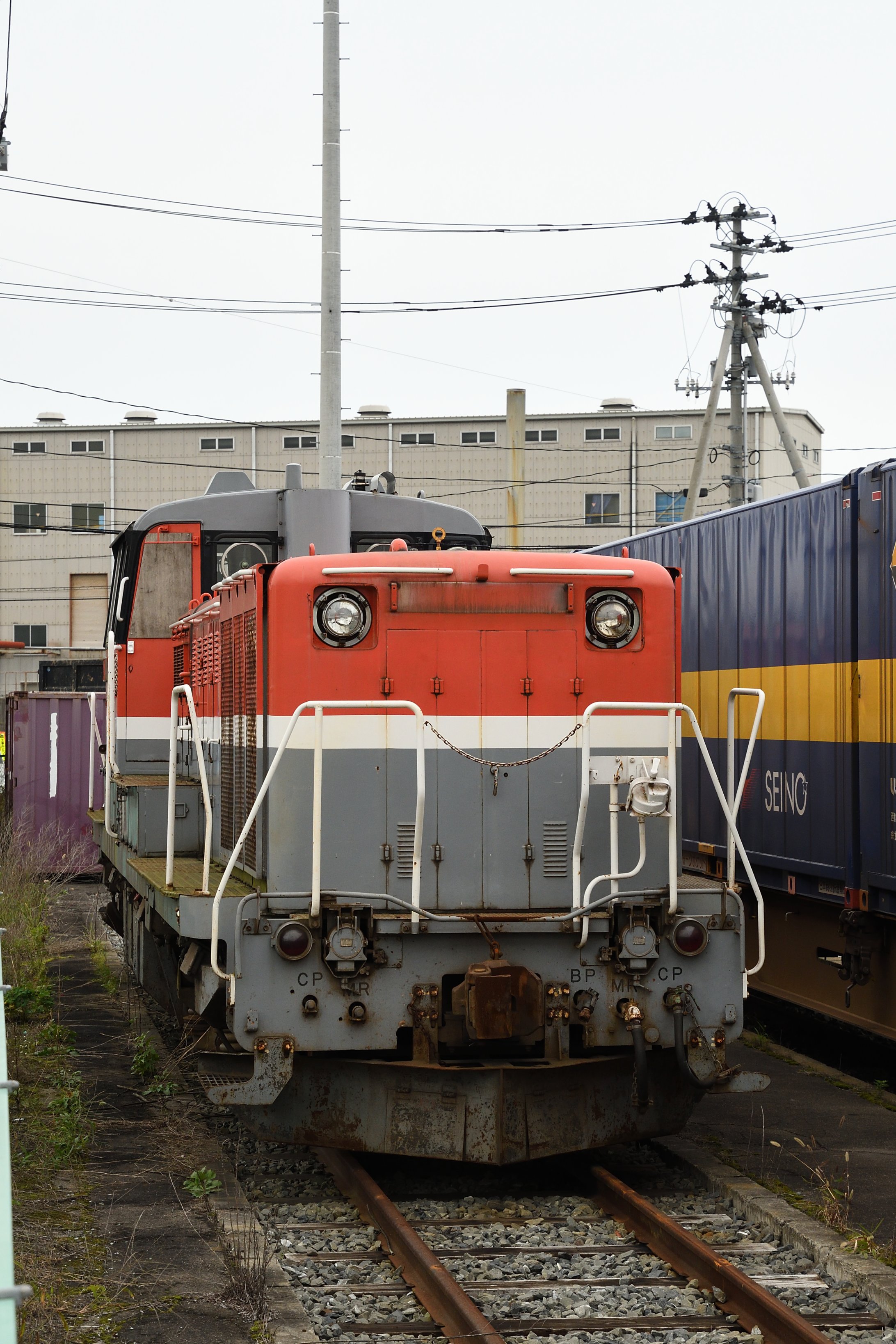 DE10お召し列車牽引機！！ 製造銘板「日本車輌／昭和43年・No.2728」 DD51シリーズ完結 - 拝啓 井門義博です
