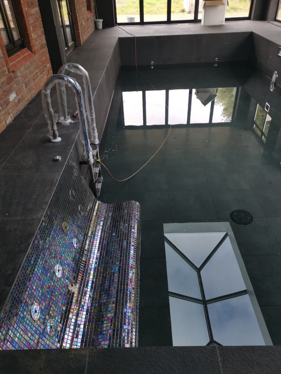 PoolsSmart's tweet image. New domestic pool completed and filling nicely 💦💦 mosaic tiled seated area with jets and large tiles in the pool for a very modern look #swimmingpool #swimmingpoolconstruction #swimmingpoolideas
