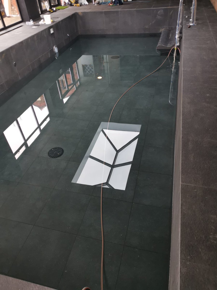 PoolsSmart's tweet image. New domestic pool completed and filling nicely 💦💦 mosaic tiled seated area with jets and large tiles in the pool for a very modern look #swimmingpool #swimmingpoolconstruction #swimmingpoolideas
