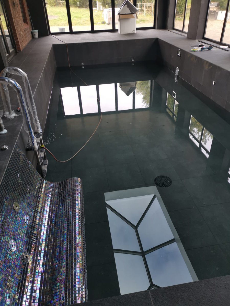 PoolsSmart's tweet image. New domestic pool completed and filling nicely 💦💦 mosaic tiled seated area with jets and large tiles in the pool for a very modern look #swimmingpool #swimmingpoolconstruction #swimmingpoolideas
