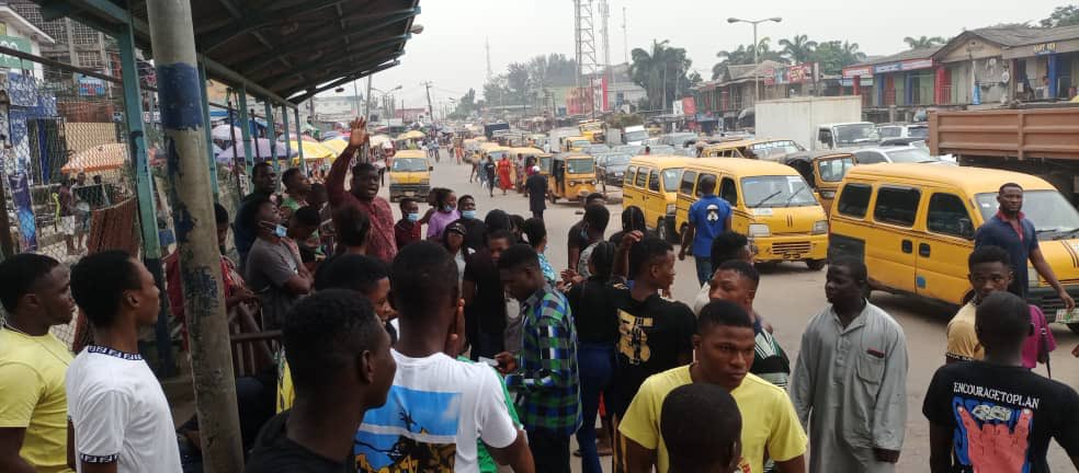 AbasioduObot's tweet photo. Arise !! Arise!!!! #EndSARS #EndBadGovernmentinNIGERIA #Ikotunprayerwalk. https://t.co/oiQE1yHZgq
