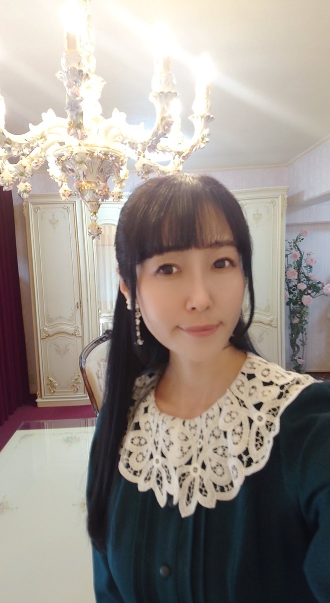 Innocent World 藤原ゆみ 美容室に行きました テーマは 大人ロリータのお嬢様スタイル お嬢様風なんて言うと 凄く恥ずかしい年齢だけど 幾つになっても可愛くて上品なスタイルが大好き お婆ちゃんになってもロリータを可愛く着たい 48歳の