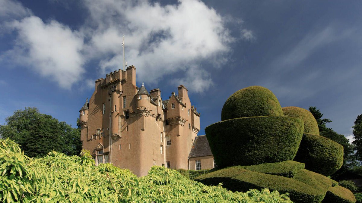 Find out which of our amazing places are open near you 🏰⛰🌳🌺🦌 ➡️buff.ly/2AUQCdI
#ForTheLoveOfScotland