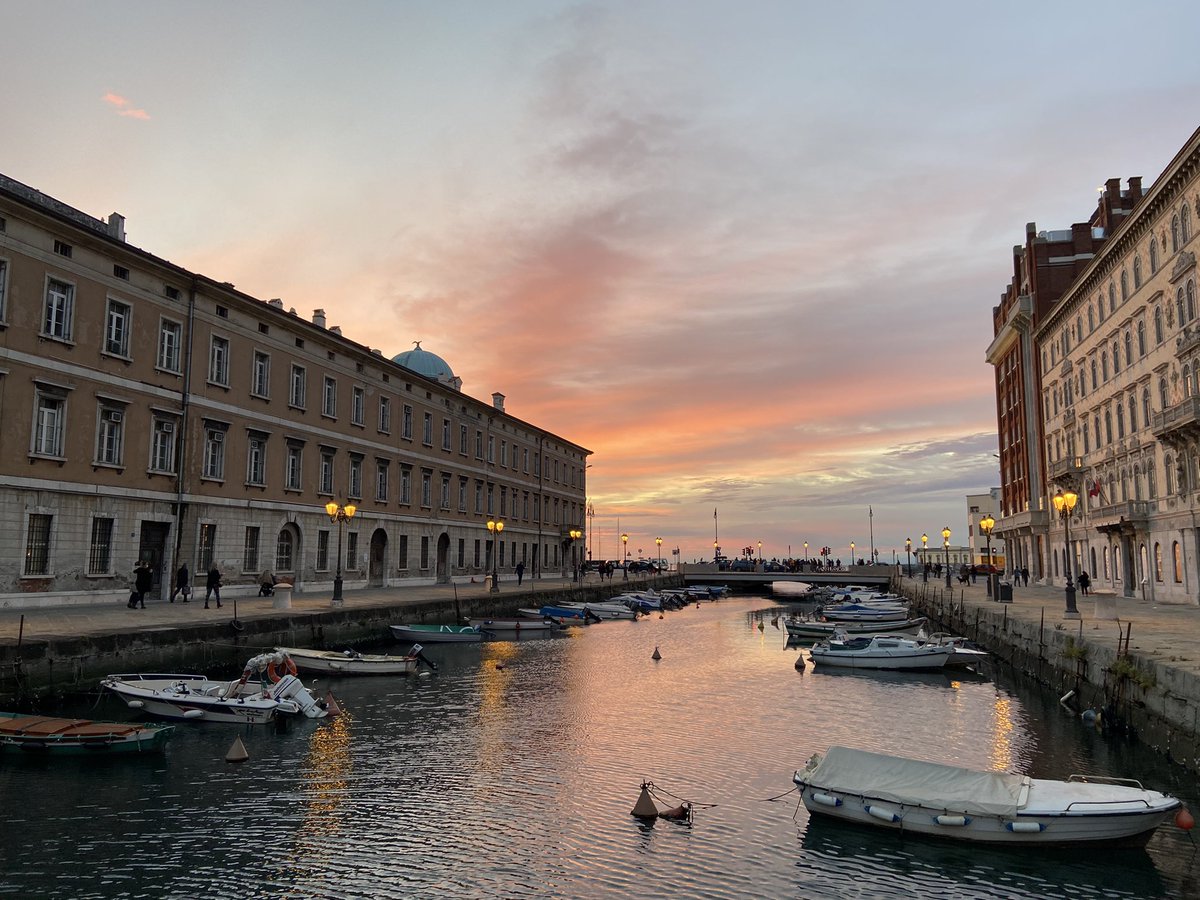 giuliadiomede's tweet photo. Trieste e una donna #nofilter 
 @CityofTrieste @DiscoverTrieste https://t.co/m6Uo8P7clS