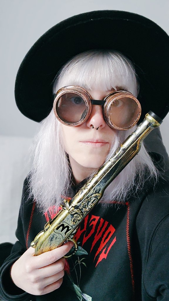 anawolfdev's tweet photo. #halOSWeen 🎃. #steampunk mood 🥽🎩🤍 @os_weekends ✨ https://t.co/NH4brsYKYC