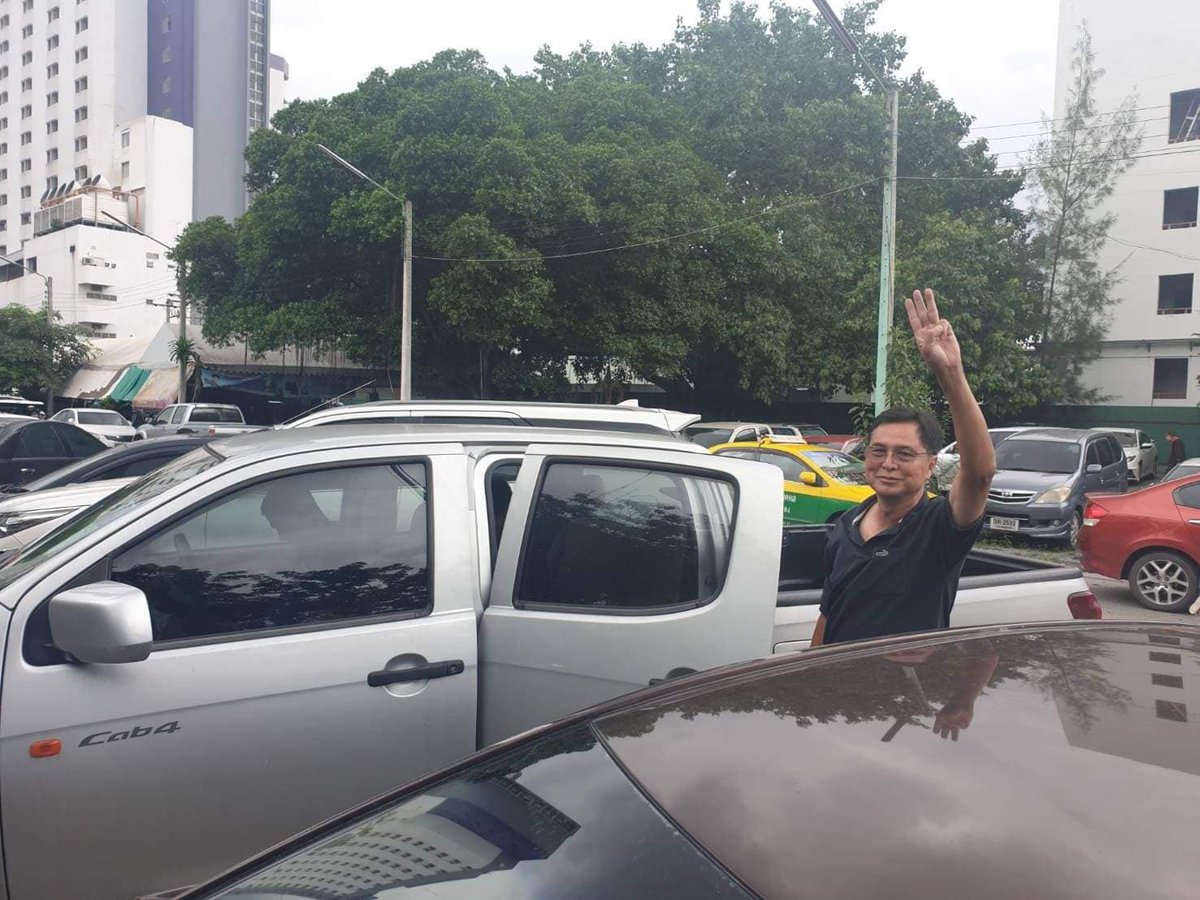 คุณสมยศเคยติดคุกมานานถึง 7 ปีเพราะโดนม.112 พอเขาออกมาก็ออกมาสู้เพื่อประชาธิปไตยทันทีแต่ก็ยังโดนยัดเยียดข้อหาอีกด้วยม.116 มาช่วยกันสู้ให้คุณสมยศได้รับการปล่อยตัวค่ะ เขาไม่สมควรโดนอะไรแบบนี้และไม่มีใครสมควรโดนแบบนี้อีก #Saveสมยศ #ปล่อยตัวคุณลุงสมยศ