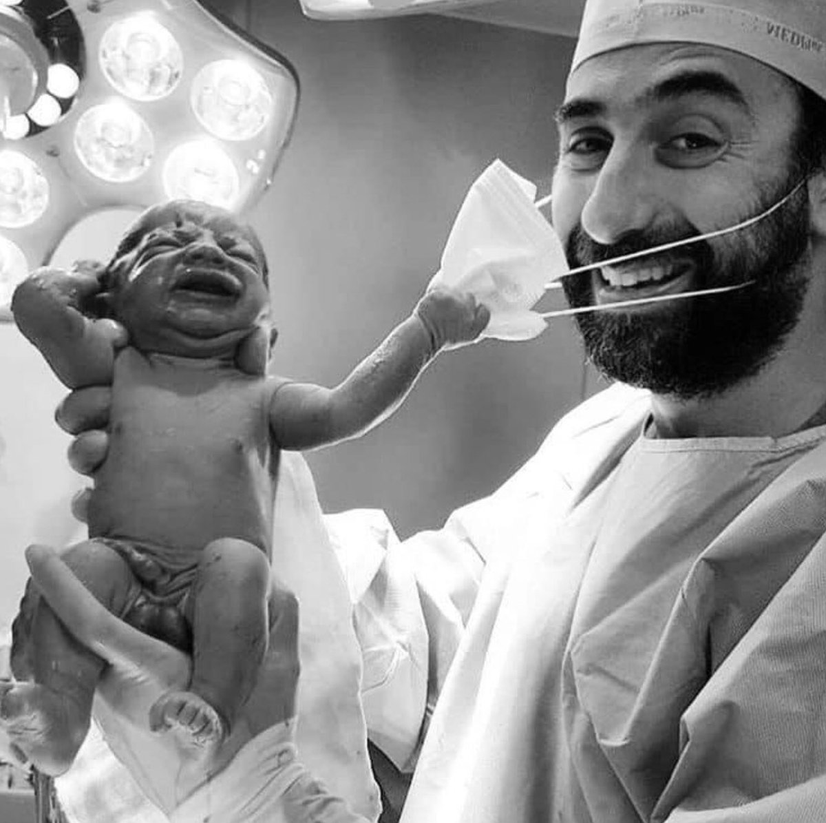 Se puede mirar al futuro con una sonrisa, a pesar de todo. 
(Foto tomada de <a href="/elmundoes/">EL MUNDO</a>).