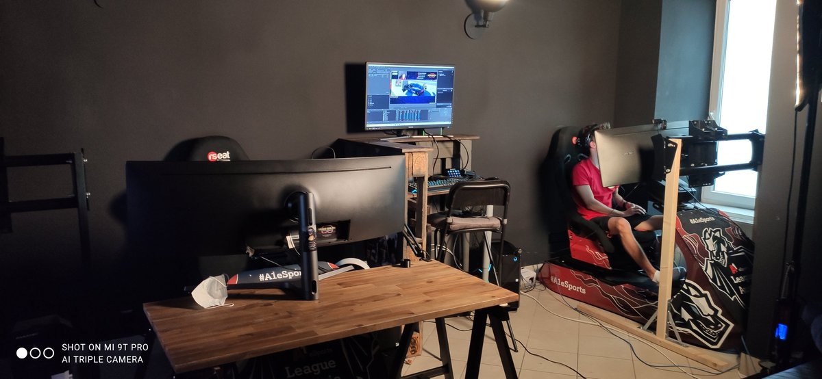 Gleich geht's los :)
12 Stunden von Road America
Seid dabei ab 12 Uhr:
twitch.tv/SimracerMartin