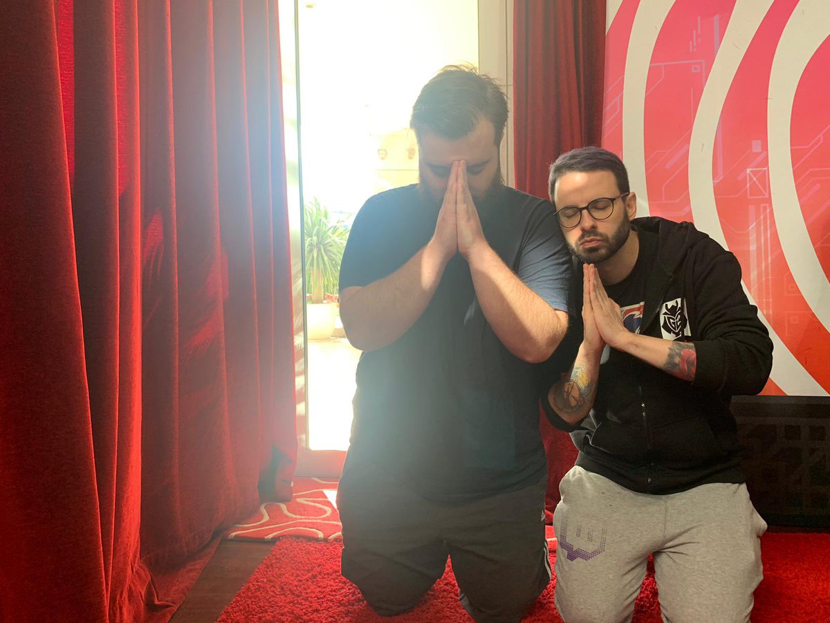 IbaiLlanos's tweet photo. NOS VAMOS A LA GUERRA 

HA LLEGADO EL DÍA 

CADA RT= UNA BENDICIÓN PARA FNATIC 

VAMOSSSSSS
https://t.co/zf5TyEyTWk 
Para sincronizar: https://t.co/heP20HedIo https://t.co/VfAT1lcXmO