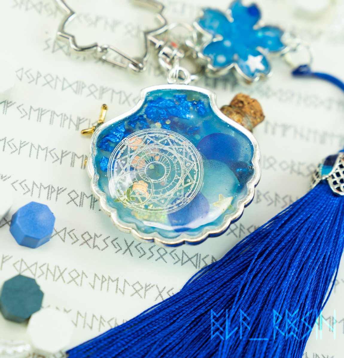 ELF_Resin's tweet photo. #RS32
ธีมท้องฟ้า ราคา 500.-
🌌ในขวดแก้วใบเล็กใส่ท้องฟ้ากับก้อนเมฆเล็กๆเอาไว้ อยากให้ความรู้สึกแบบท้องฟ้าตอนกลางคืนเลยมีกลุ่มดาวสีทองกับสีฟ้าเรืองแสง ใส่ลายเวทมนตร์ไว้ด้านหลัง อยากทำให้ดูแฟนซีมากขึ้นอีกหน่อยค่ะ
พิมพ์ จ / จอง / j
#resin #เรซิ่น #uvresin #ELFResin #handmade #DIY https://t.co/jJzBAiWmtF
