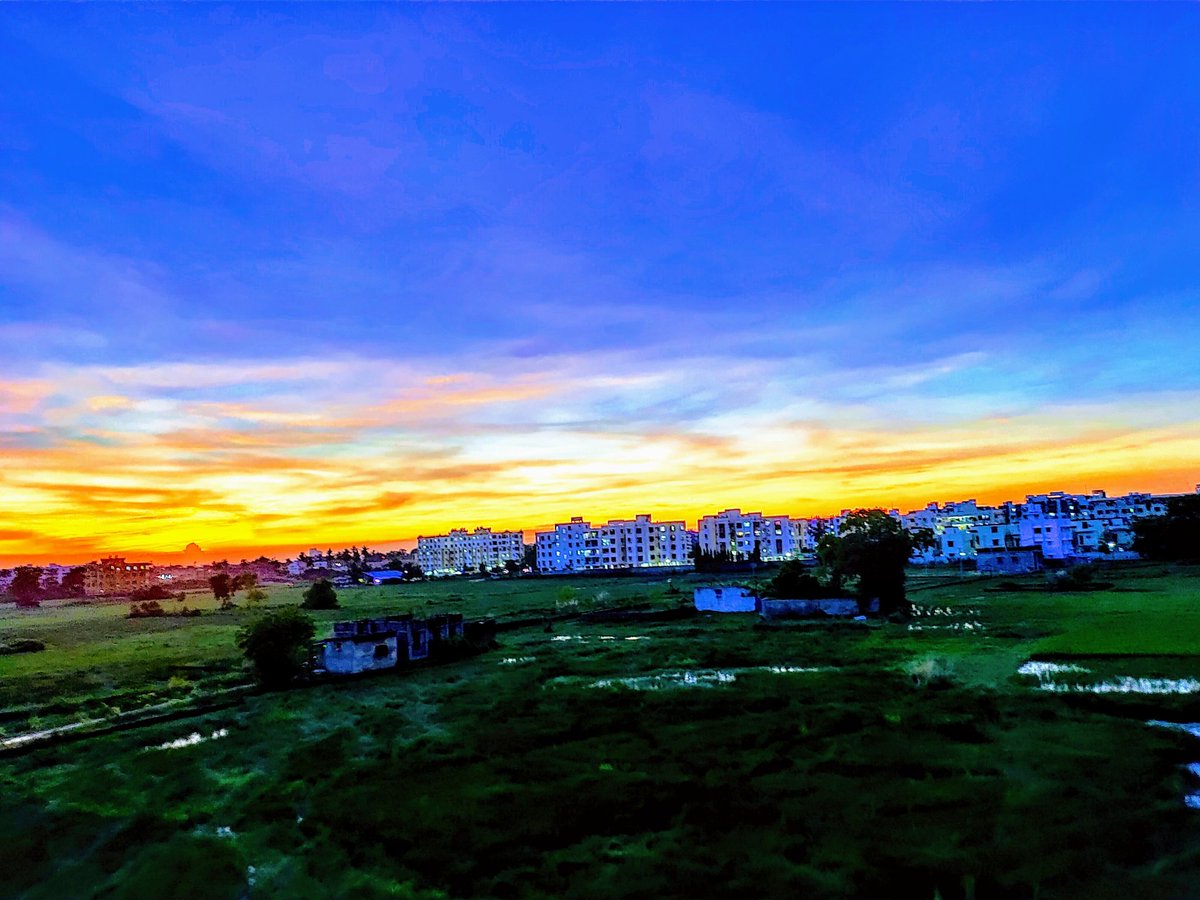 imalayamohanty's tweet photo. Just clicked these sunset pics from home at Balianta, Bhubaneswar. #weekendvibes 
Do share your pictures friends.
Cc
@BBSRBuzz
@being_eyedolls @ibhupendra @imanojyadav https://t.co/YYh0jm61GX