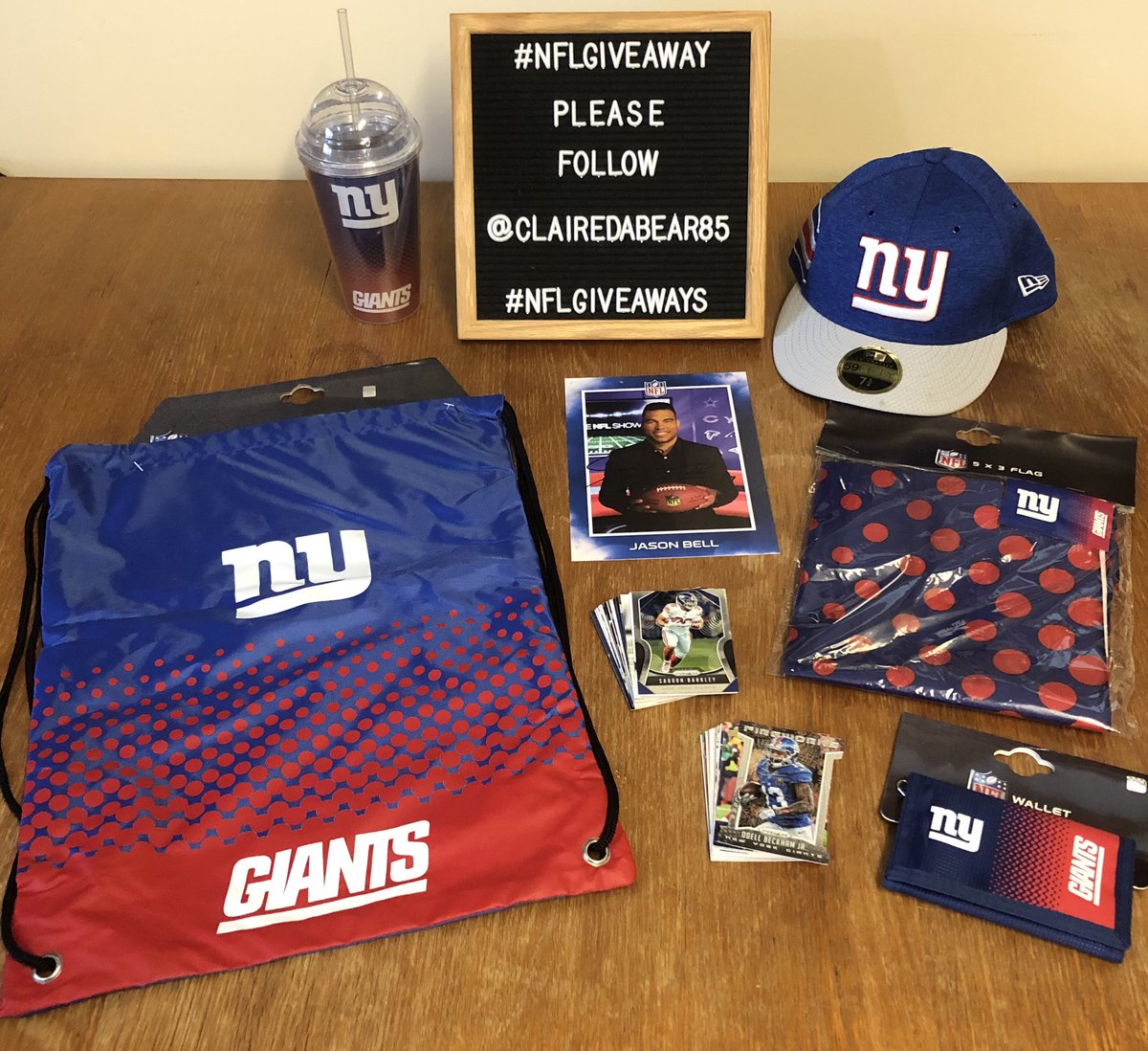 clairedabear85's tweet photo. #Strictly #Giants #NFLGIVEAWAY This #Swag bundle inc a #Signed picture by @JasonBell33 &amp; other goodies too For a chance 2 #win this #prize u MUST b following BOTH @clairedabear85 &amp; @famerica &amp; RT this link. This #Giveaway will run till the 29/10 &amp; is open 2 ALL #NFL fans globally https://t.co/l6ivZETsJd