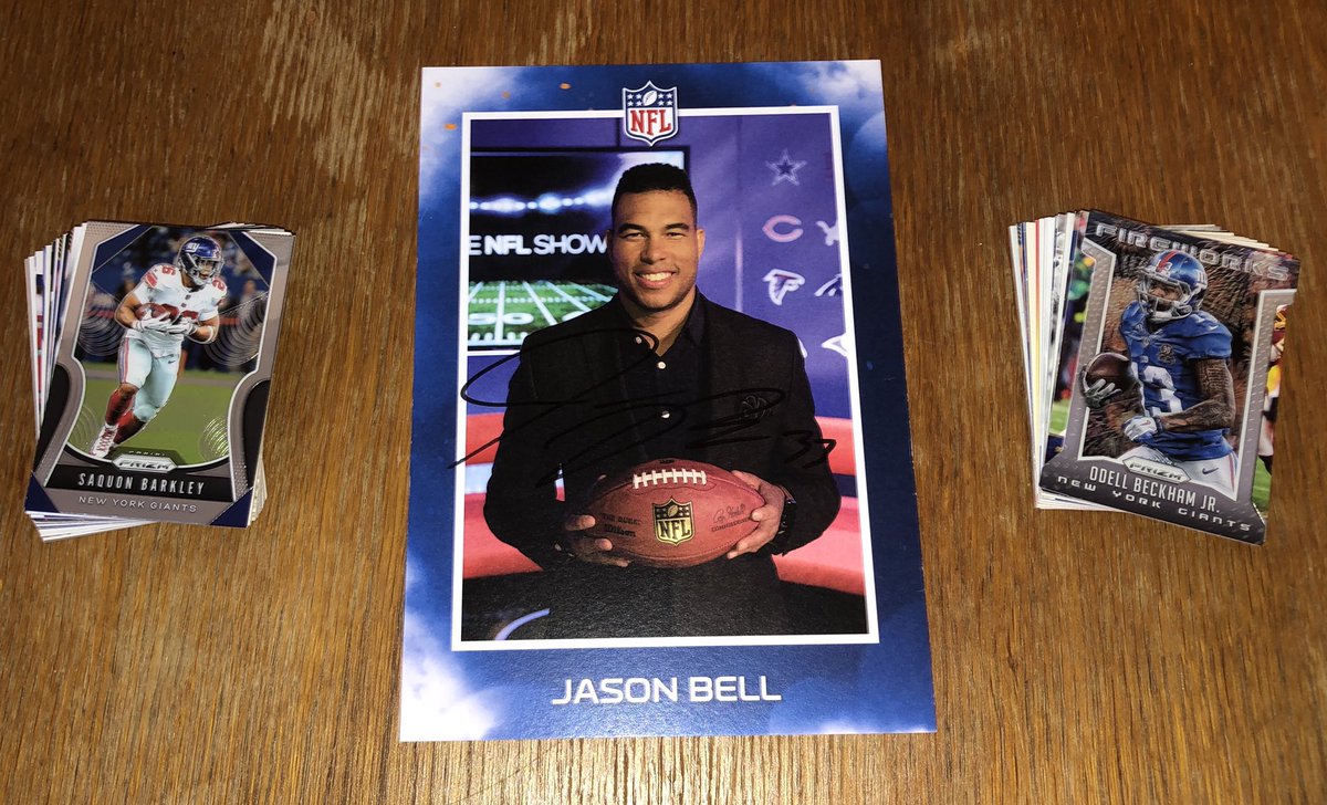 #Strictly #Giants #NFLGIVEAWAY This #Swag bundle inc a #Signed picture by <a href="/JasonBell33/">Jason Bell</a> &amp; other goodies too For a chance 2 #win this #prize u MUST b following BOTH <a href="/clairedabear85/">Claire Da Bear</a> &amp; <a href="/famerica/">Football America UK</a> &amp; RT this link. This #Giveaway will run till the 29/10 &amp; is open 2 ALL #NFL fans globally