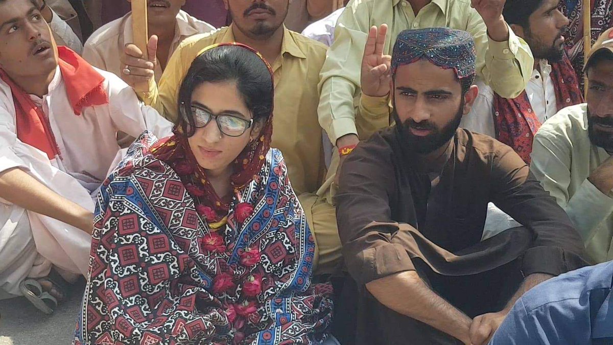 MallahAnila's tweet photo. سنڌ ايڪشن ڪاميٽي پاران سنڌ جي ملڪيت ڏنگي ٻيٽ ۽ ڀنڊار ٻيٽ تي وفاقي حڪومت سنڌ حڪومت سان ملي قبضو ڪري شھر اڏي سنڌين کي اقليت ۾ تبديل ڪرڻ جي ناپاڪ سازش کي رد ڪرائڻ لاء نواب  شاھ ۾ احتجاج ڪيو ويو جنھن ۾ ستپ ناري تحريڪ ب ڀر پور شرڪت ڪئي انيلا رفيق ملاح https://t.co/heaRPxVxtD