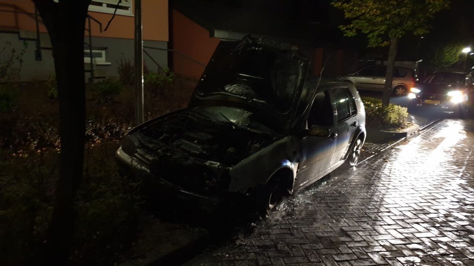 Auto brandt uit in Kerkrade: politie zoekt getuigen:..
